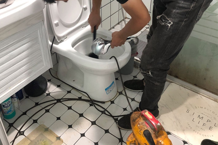 平安马桶堵塞自己疏通还是找师傅？专业上门服务让你省时更省心